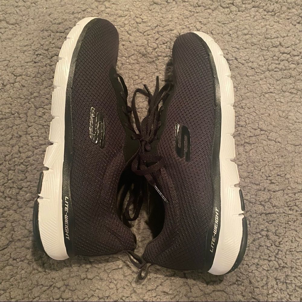 Sketchers Lite Weight Black Sneakers Sz 10 Woman’s - Picture 8 of 12